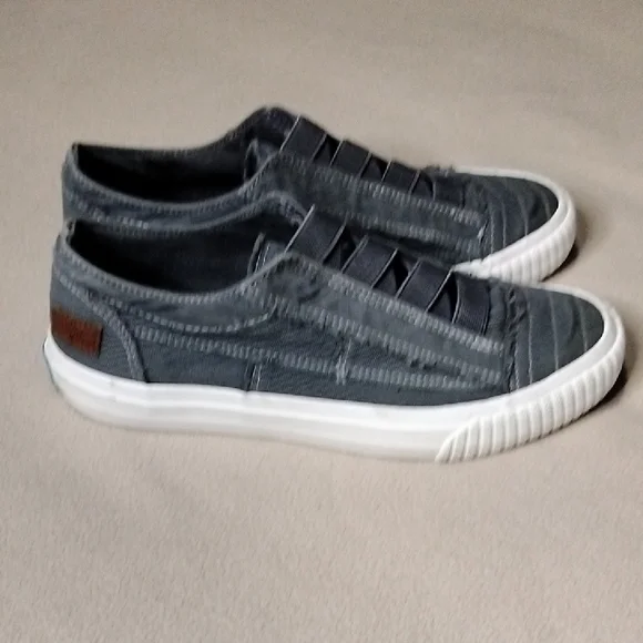 Blowfish Women's Casual Gray Slip-On Sneakers - Picture 4 of 10